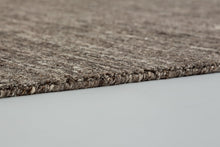 Laden Sie das Bild in den Galerie-Viewer, Brunello – 6676-200 041 – grau/braun – handgewebter Teppich aus Wolle und Viskose, Optik Melange,  3 Farben, 4 Größen