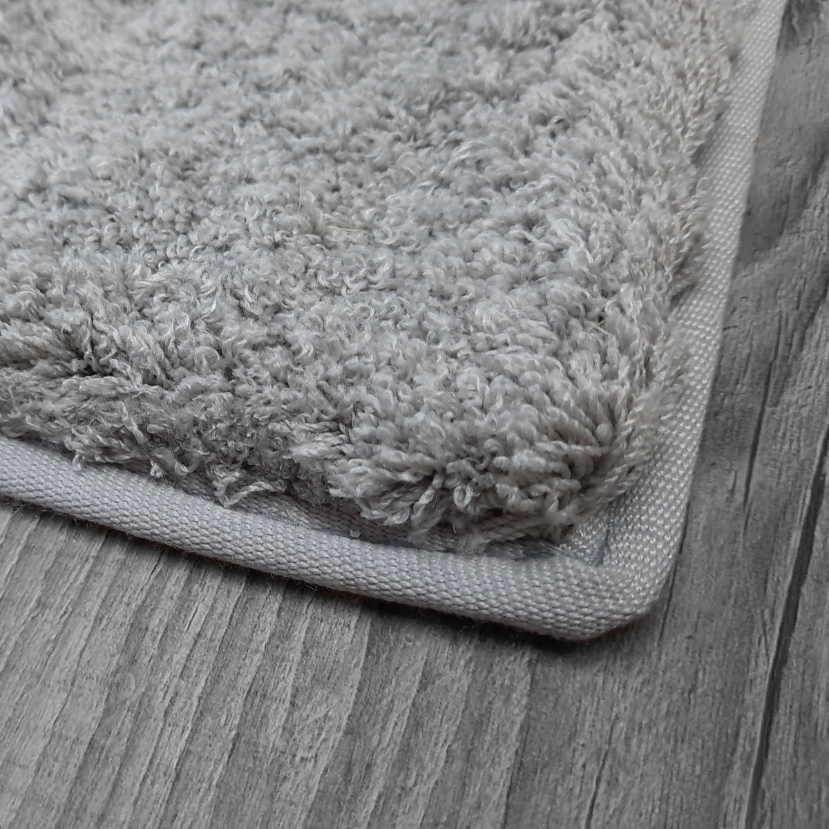 Salerno – 6673 200 042-WM – hellgrau – moderner Teppich mit flauschiger Haptik - Teppich nach Maß