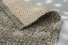 Load image into Gallery viewer, Moscato – hellgrau meliert  – 6432-201 004 – handgewebt, kurzflor – ein Markenteppich von Astra – 100% Wolle – 4 Standardgrößen