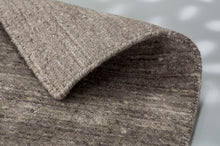 Load image into Gallery viewer, Brunello – 6676-200 042 – hellgrau  – handgewebter Teppich aus Wolle und Viskose, Optik Melange,  3 Farben, 4 Größen