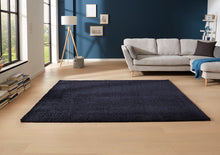 Laden Sie das Bild in den Galerie-Viewer, Rivoli – ozean - 6903-160 024 - ein Markenteppich von Astra – flauschig weich - 6 Farben, 5 Größen