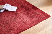 Laden Sie das Bild in den Galerie-Viewer, Barolo – 6677 200 010 – rot – edler Woll-Teppich, 5 elegante Farben, 4 Größen