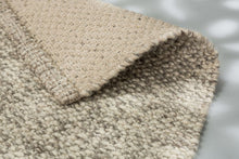 Laden Sie das Bild in den Galerie-Viewer, Moscato – beige meliert  – 6432-201 006 – handgewebt, kurzflor – ein Markenteppich von Astra – 100% Wolle – 4 Standardgrößen